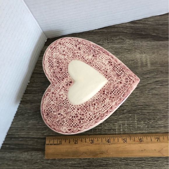 Handmade Heart-Shaped Box with Lace Design - Picture 12 of 12